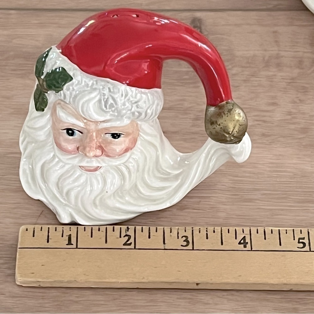 Vintage Fitz And Floyd Omnibus
Santa Claus Ceramic Salt And Pepper Shakers - Picture 8 of 15